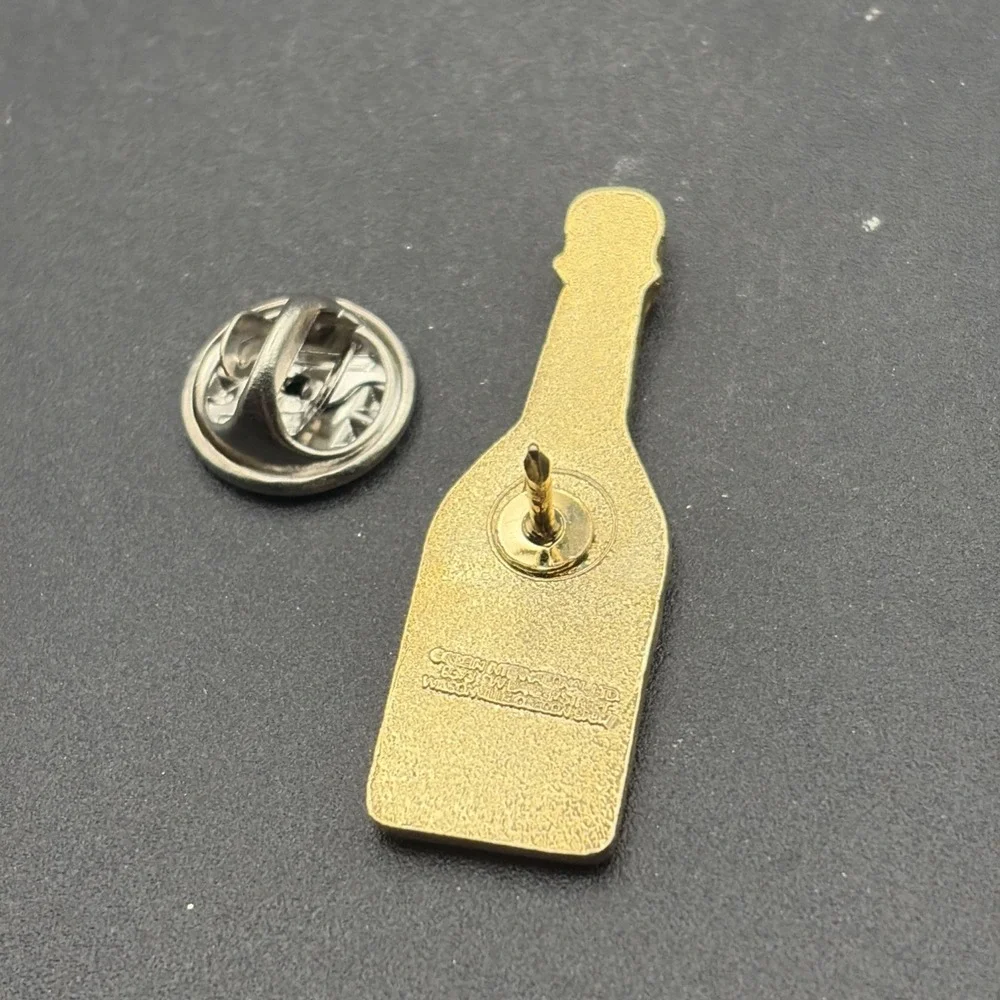 Year 2000‎ New Millennium Champagne Bottle Lapel Hat Pin